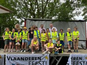 Allen-op-podium-na-kinderburgemeesterverkiezingen klein